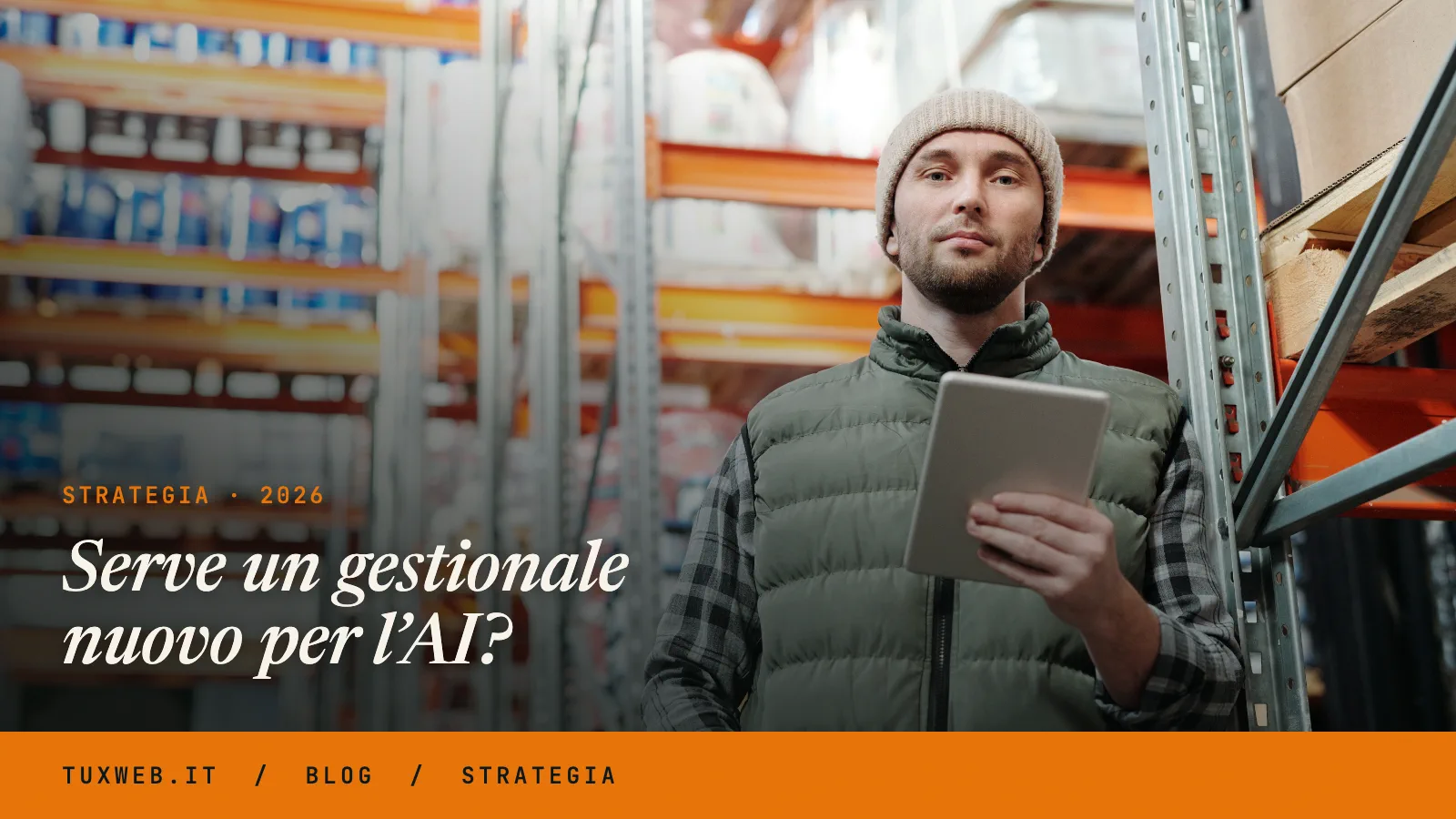 Postazione con computer nell'ufficio di un magazzino.